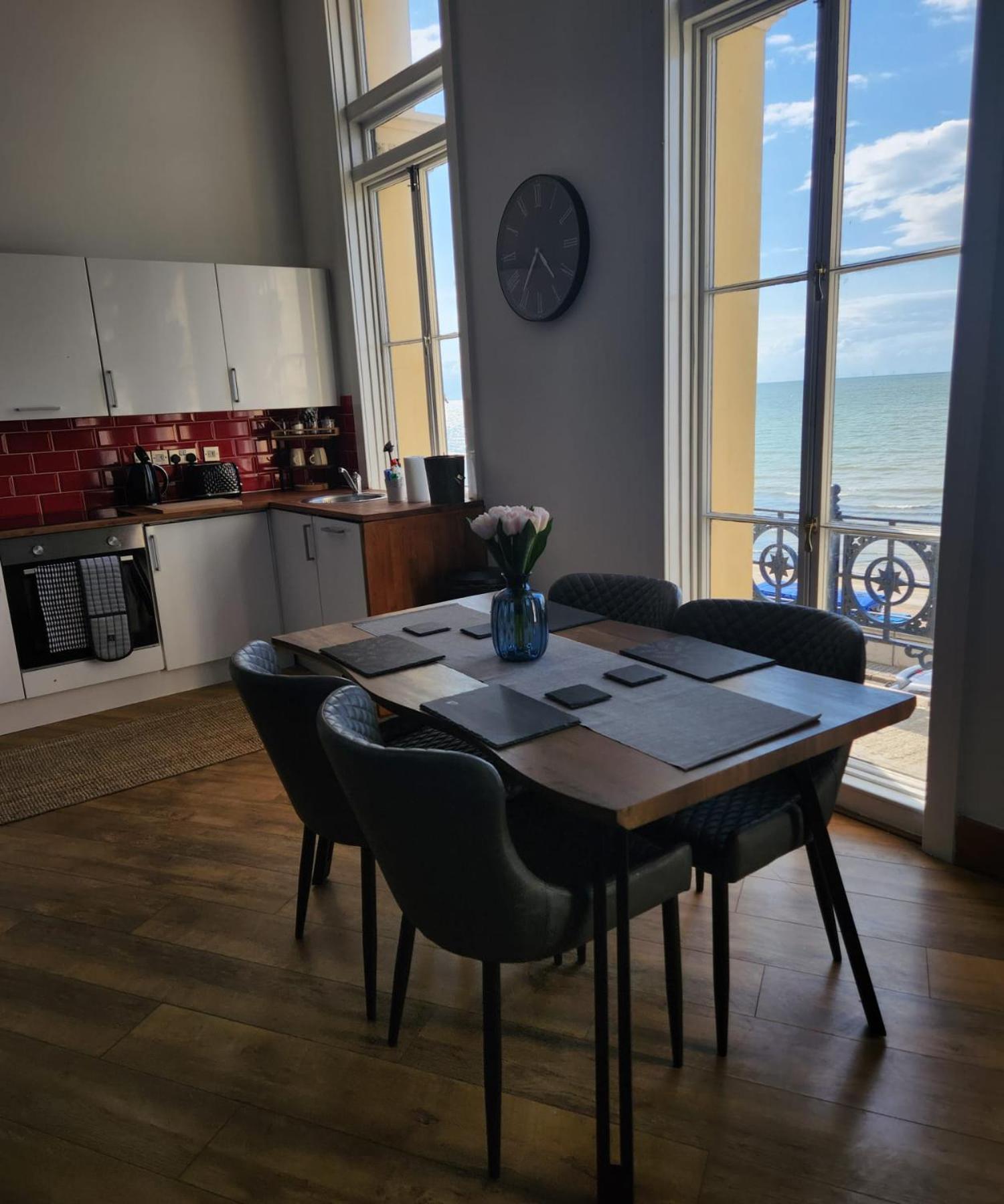 Apartment Imperial Heart Of Margate! Sleeps 6 Margate