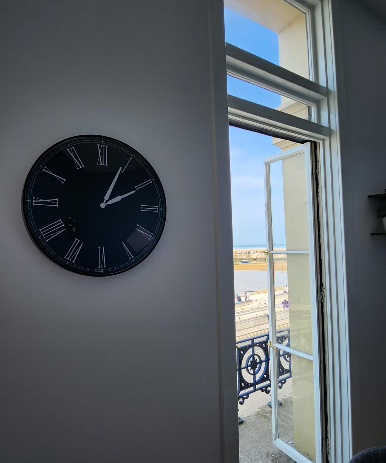 Imperial Heart Of Margate! Sleeps 6 * Margate